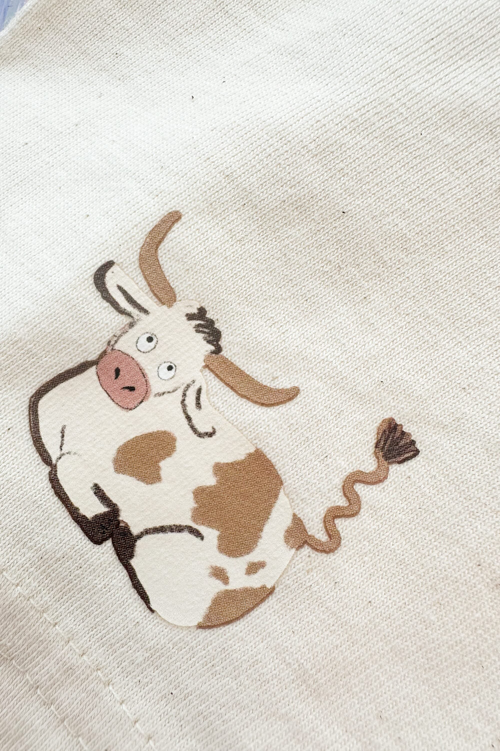 Mini March T-shirt, row of 3