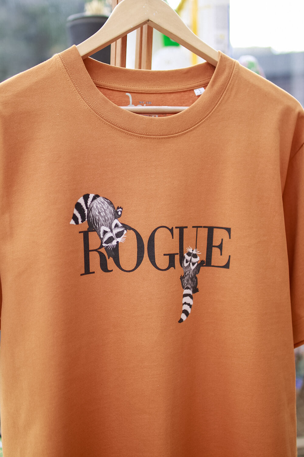 Rogue T-shirt raccoon vogue printed