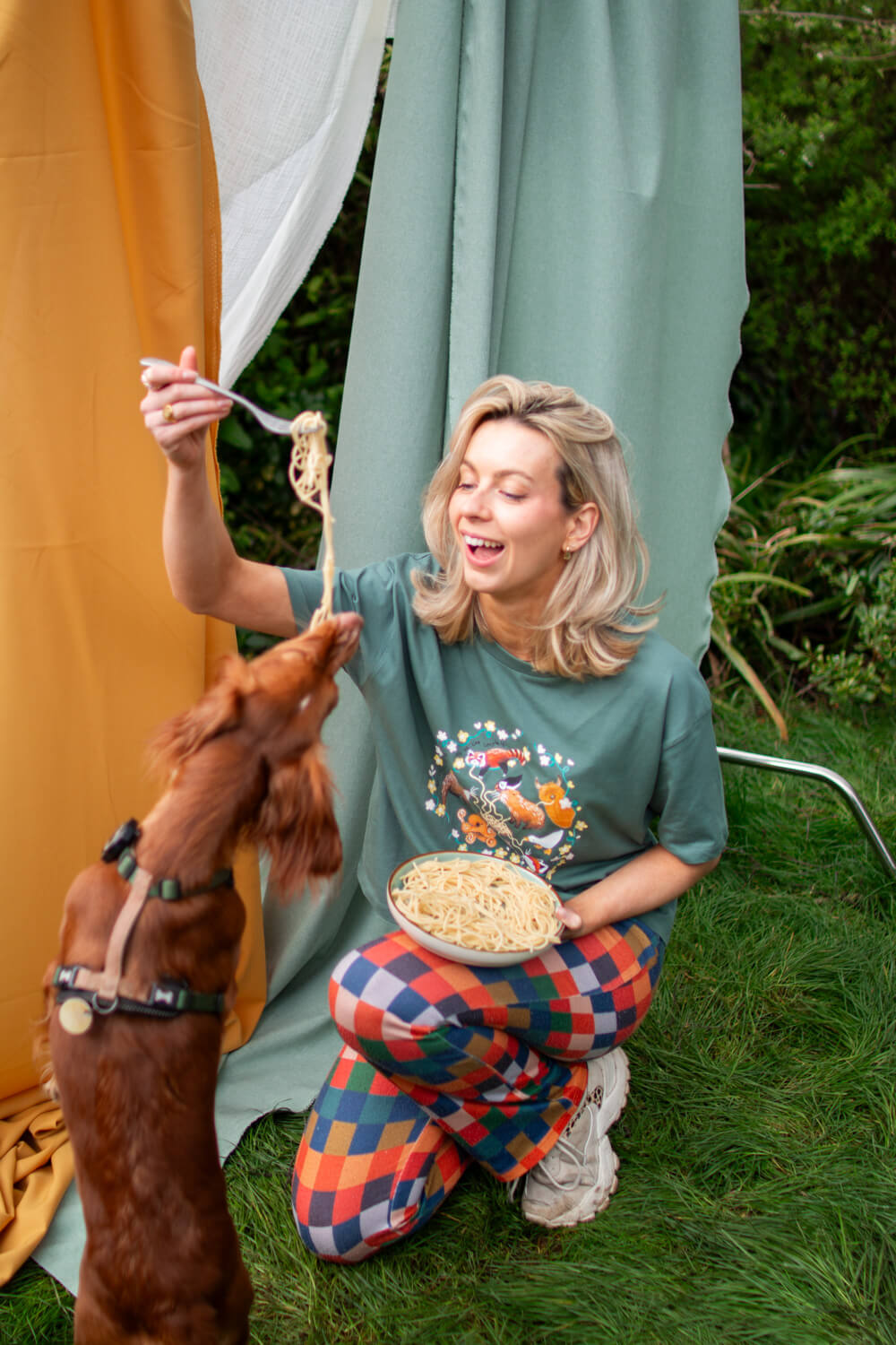 Animals spaghetti picnic T-shirt cropped boxy